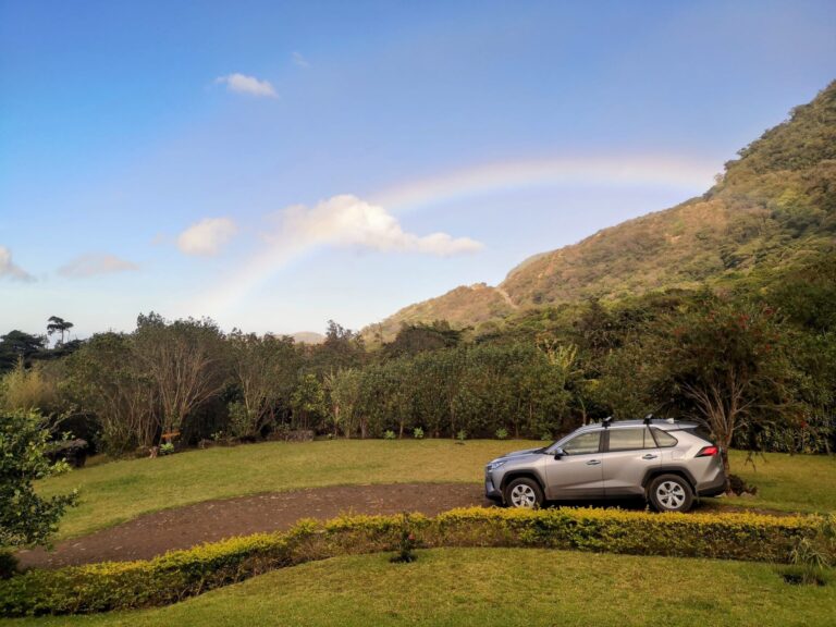 Driving in Costa Rica: Everything You Need to Know (2025)