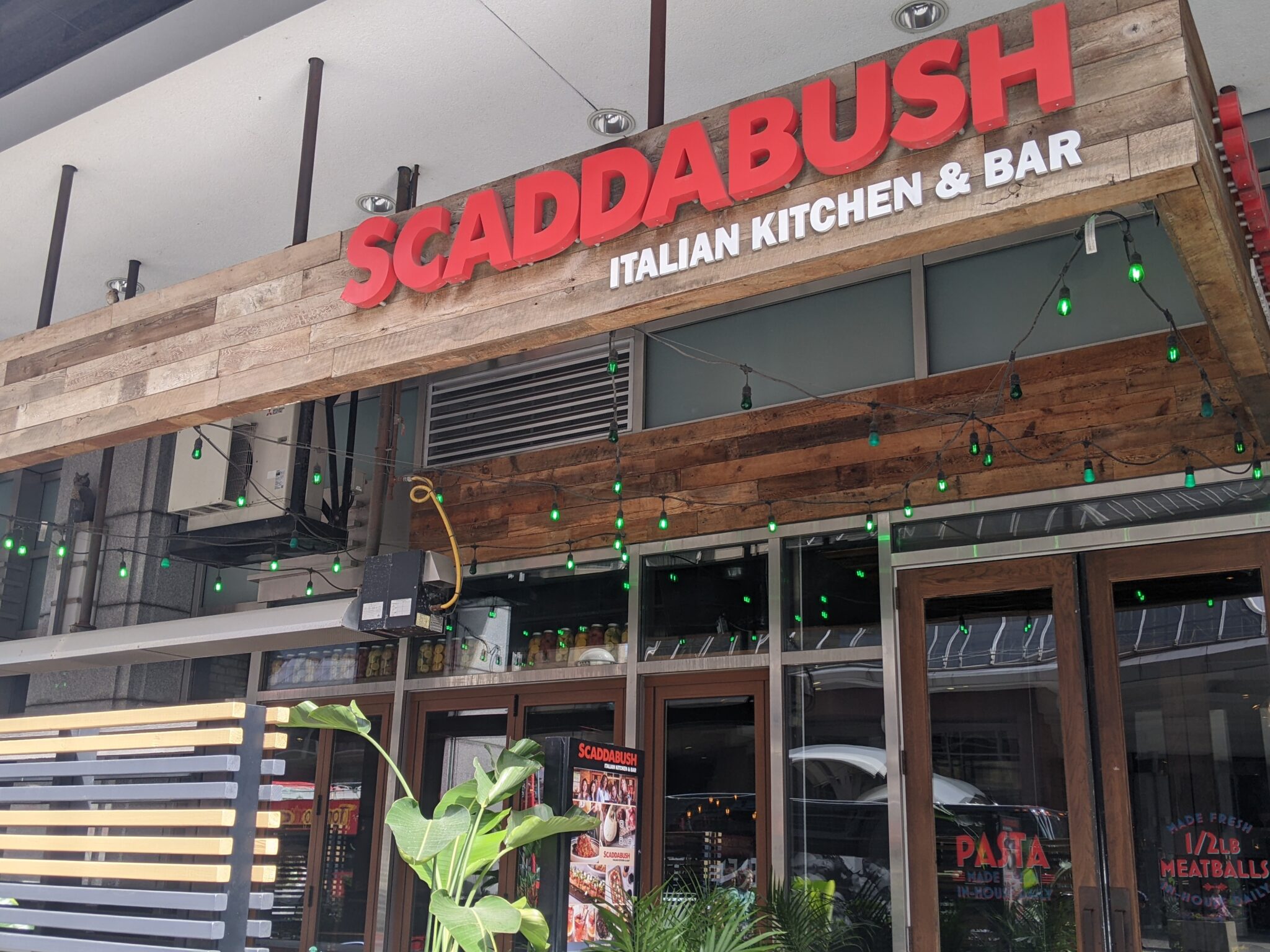 7 Familyfriendly Restaurants Near Ripley's Aquarium (2024)