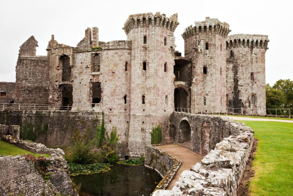ruined castle in ireland