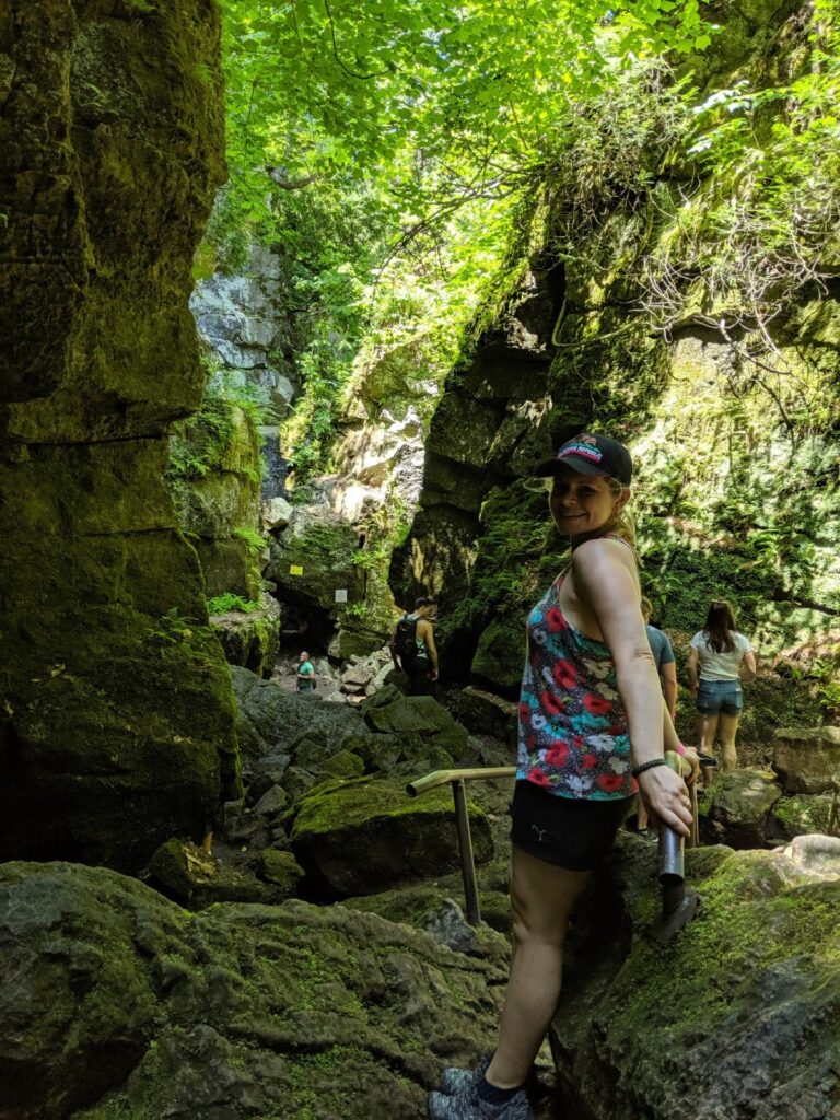 Scenic caves Blue Mountain