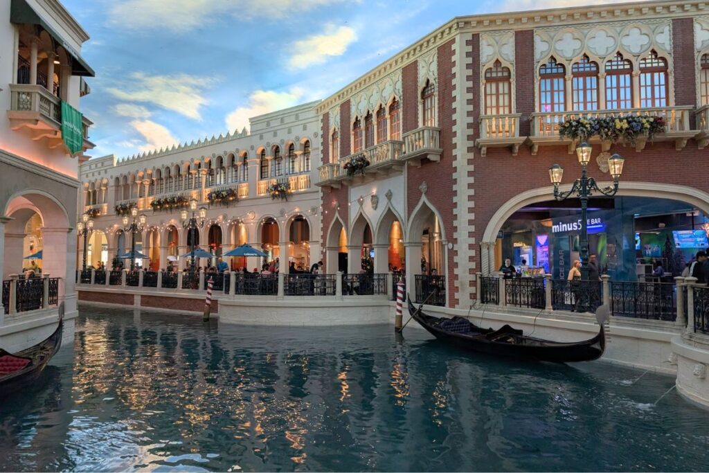 gondola ride las vegas
