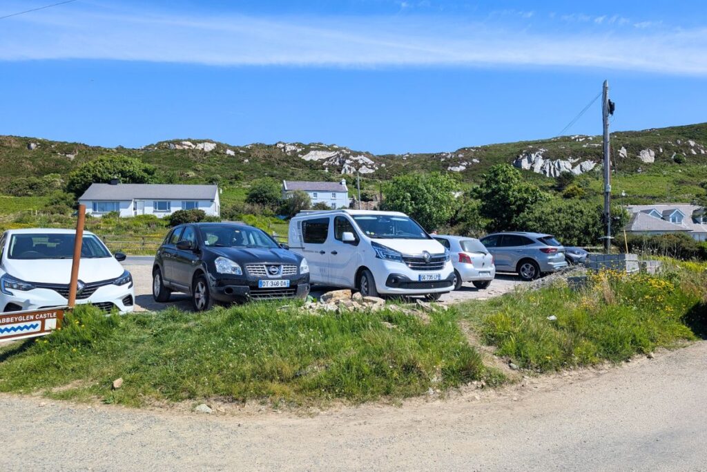 parking lot for Clifden Castle