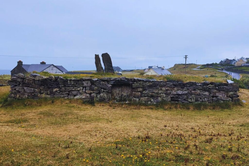  the oldest site (that we know of) on Inis Oírr!