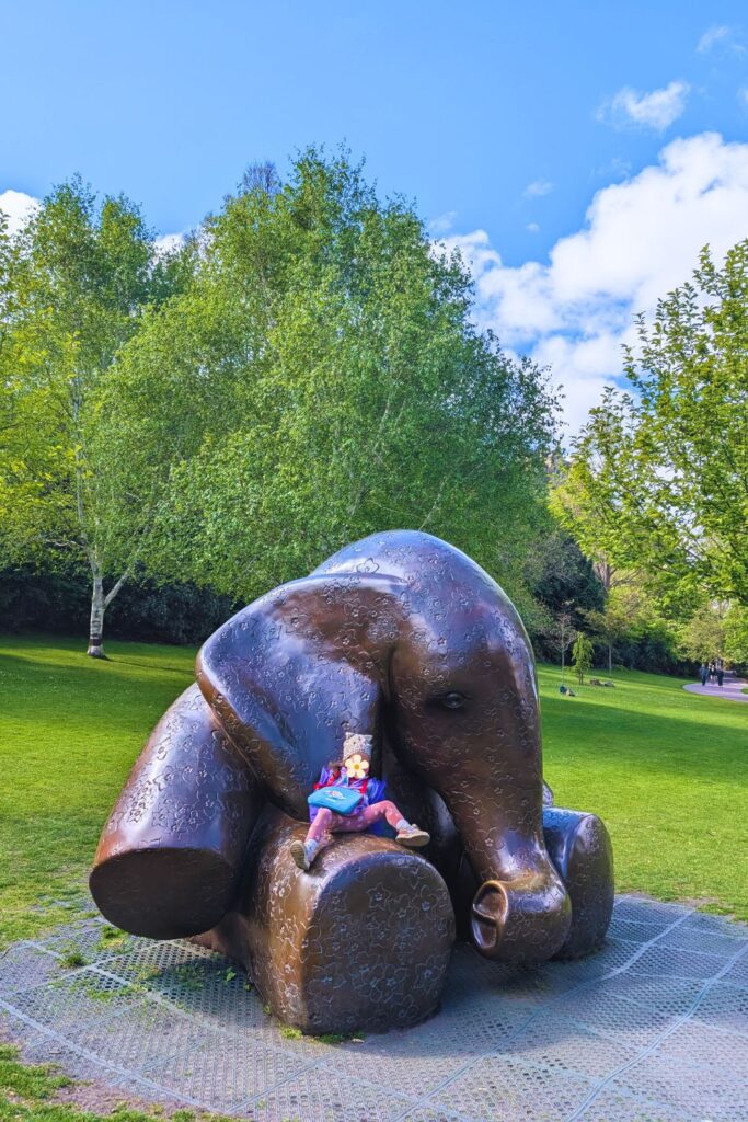 the elephant in princes park in edinburgh