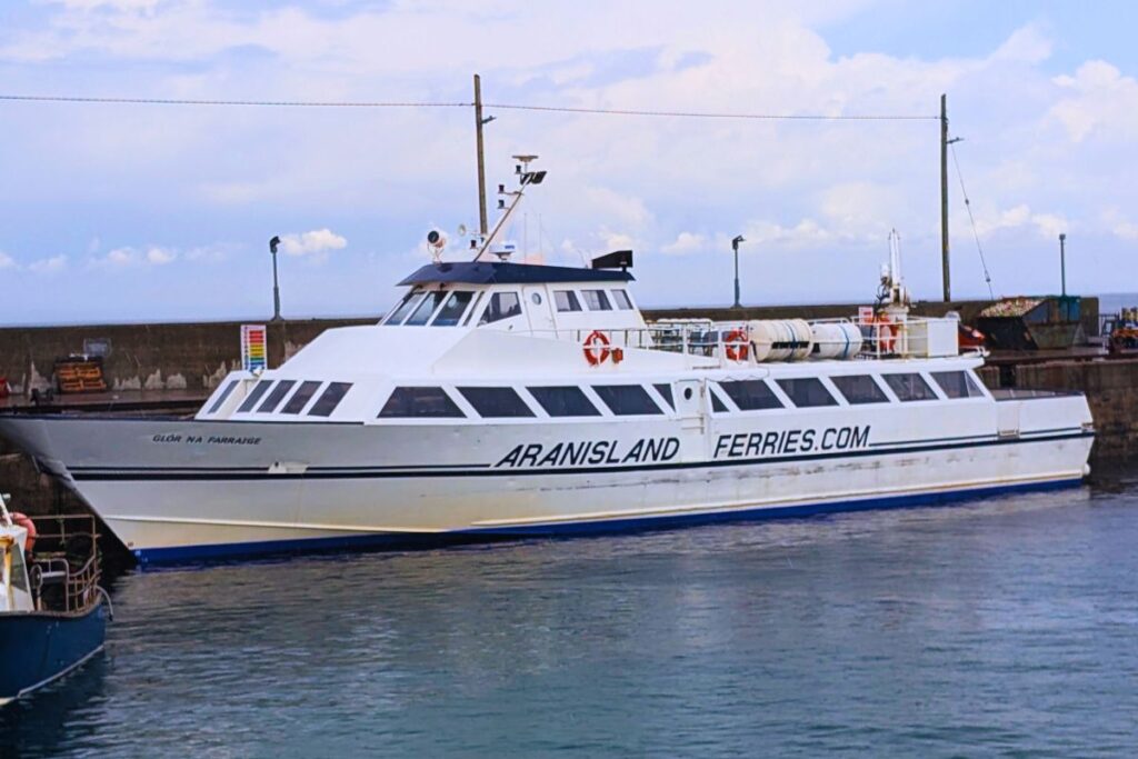 Ferry from Galway to Inis Oírr