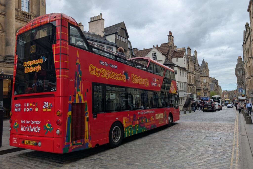 hop on hop off bus edinburgh