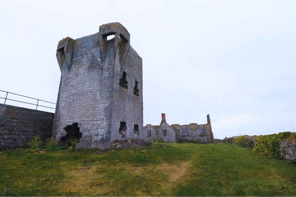 Signal tower on Inis Oirr