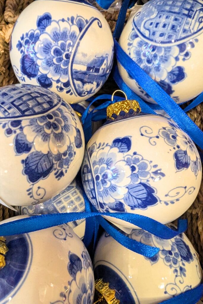 delft blue dutch souvenirs