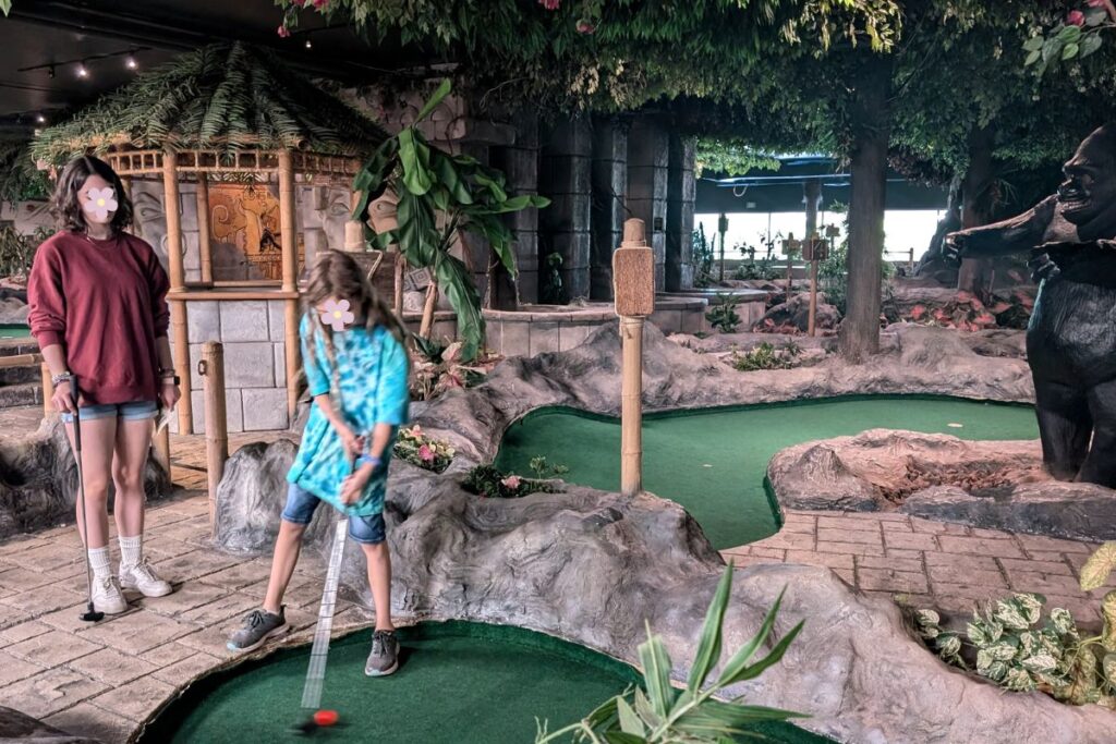 two kids playing mini putt at the Nottawasaga Inn